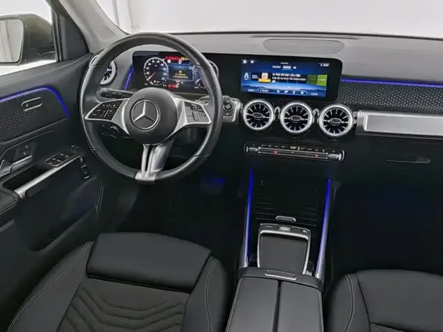 Mercedes-Benz GLB 220