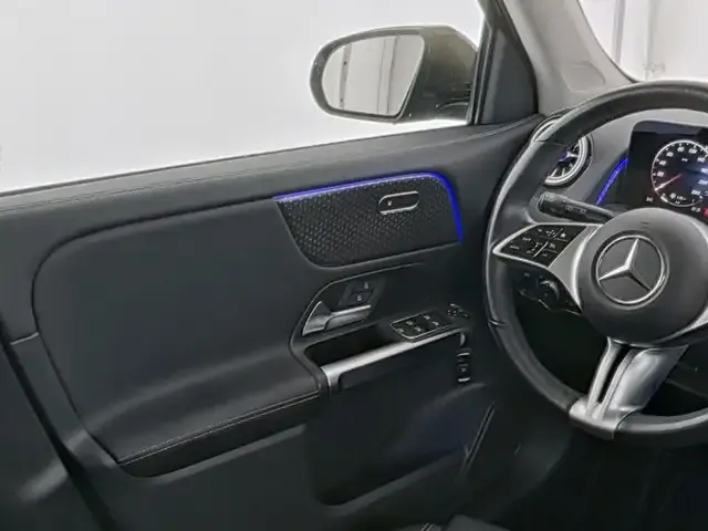 Mercedes-Benz GLB 220