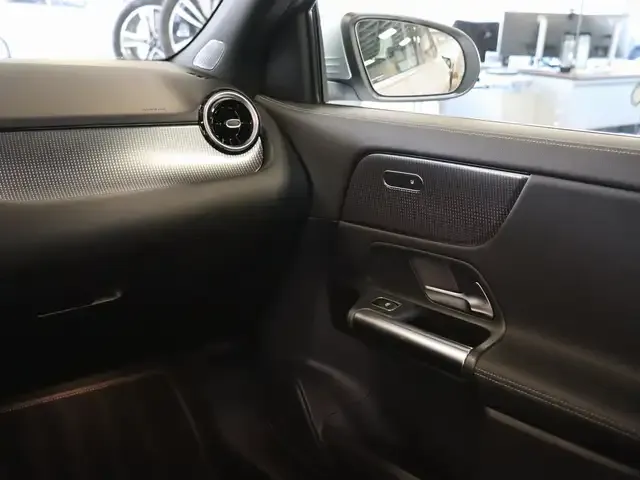 Mercedes-Benz GLA 180
