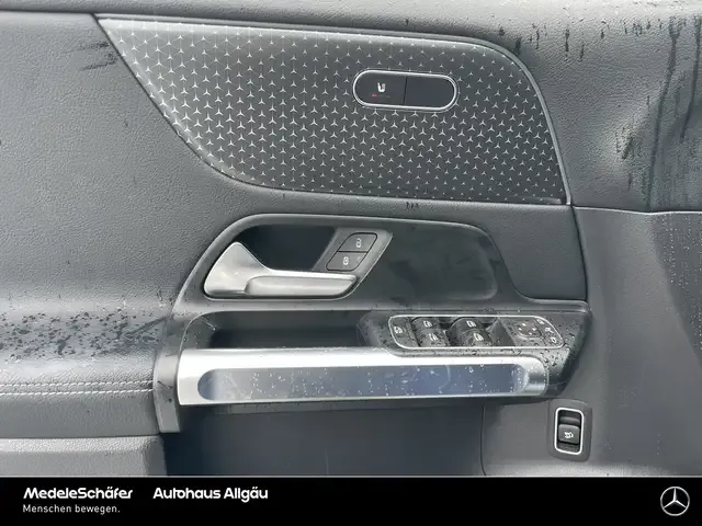 Mercedes-Benz EQB 300