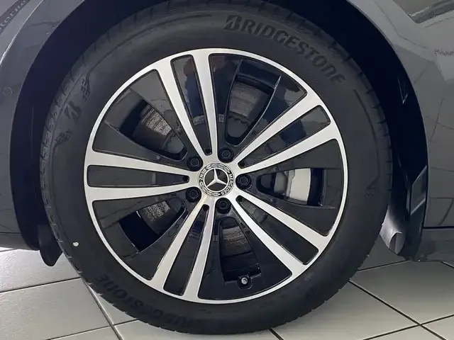 Mercedes-Benz EQE 300