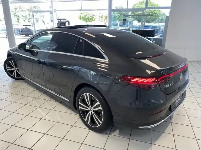 Mercedes-Benz EQE 300
