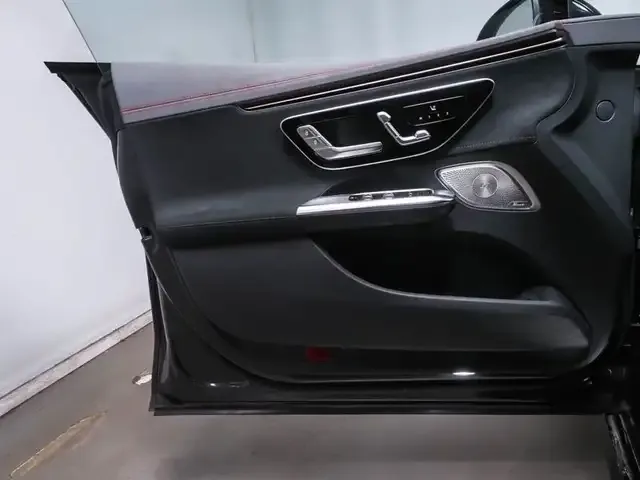 Mercedes-Benz EQE 300