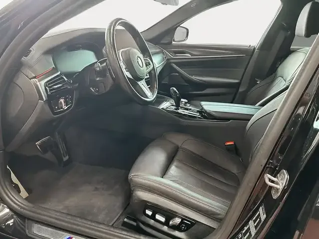 BMW M550