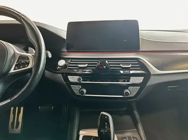 BMW M550
