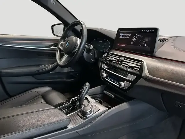 BMW M550