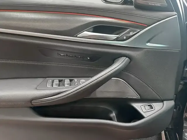 BMW M550