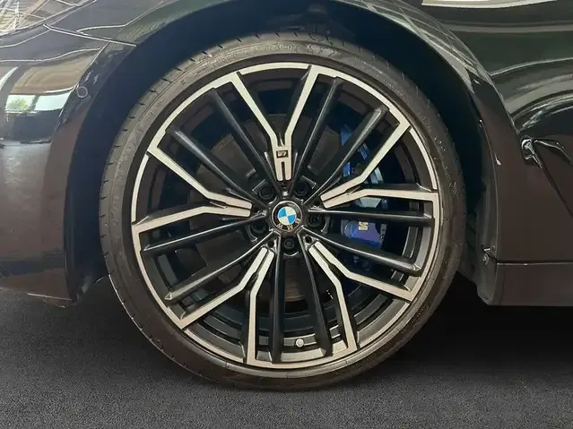 BMW M550