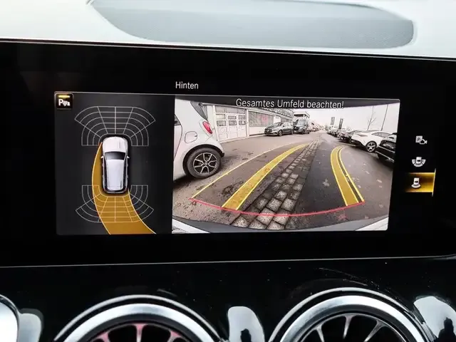 Mercedes-Benz EQB 350