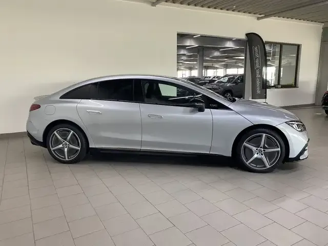 Mercedes-Benz EQE 300