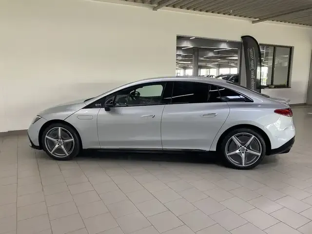 Mercedes-Benz EQE 300