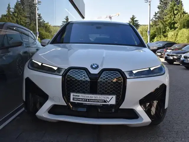 BMW iX