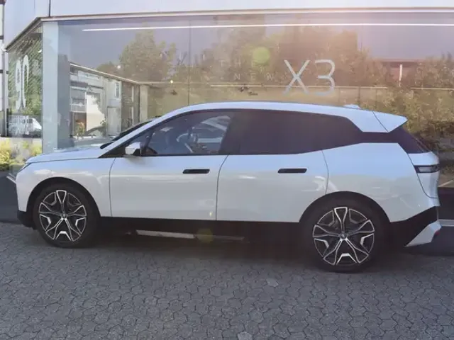 BMW iX