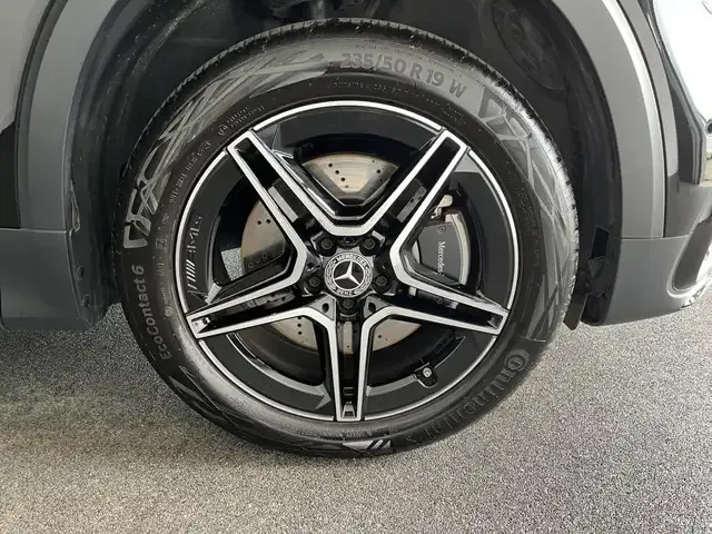 Mercedes-Benz GLB 220