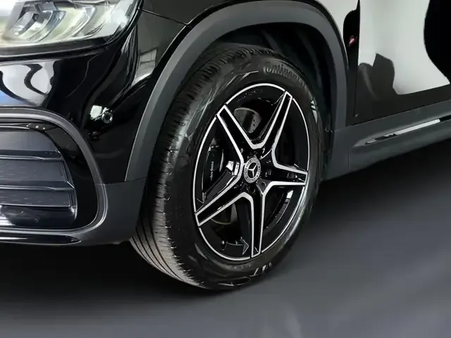 Mercedes-Benz GLB 220