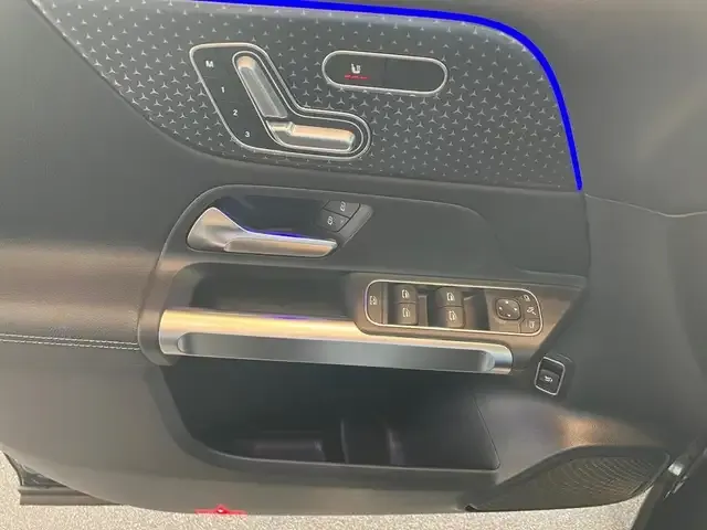 Mercedes-Benz GLB 220