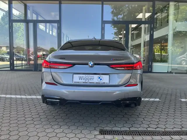 BMW 235