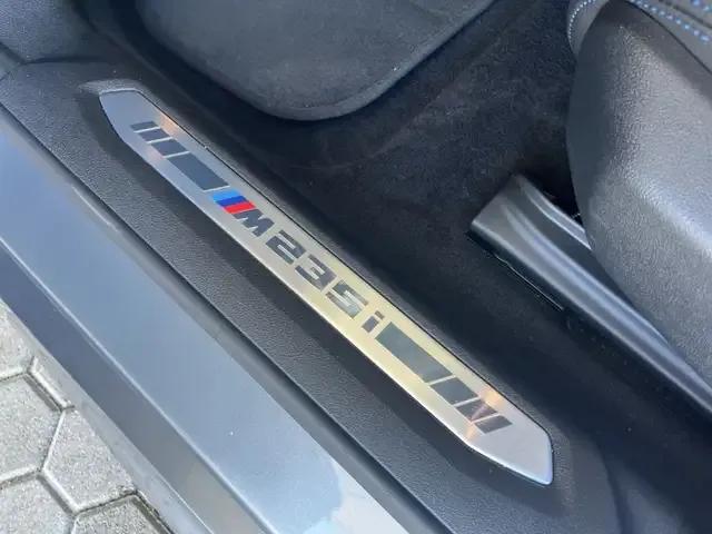 BMW 235