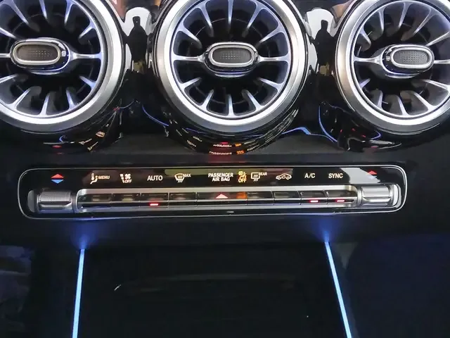 Mercedes-Benz GLB 200