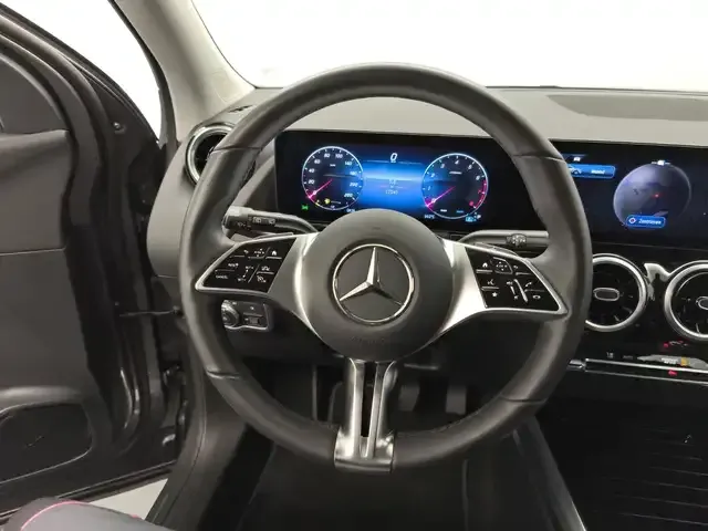Mercedes-Benz GLA 220