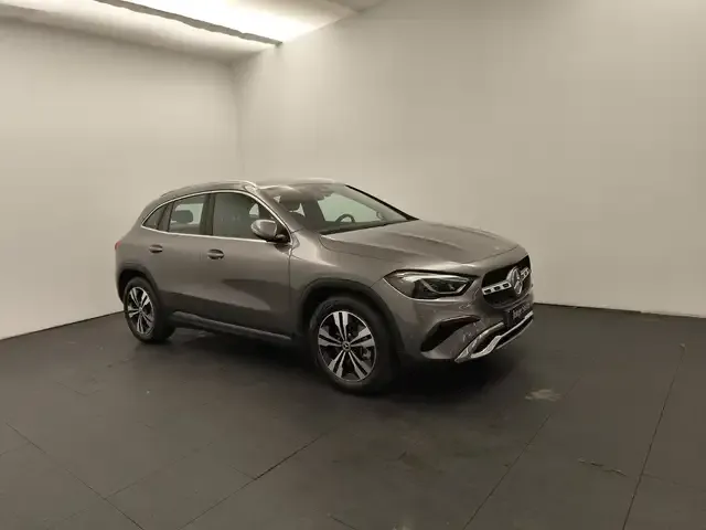 Mercedes-Benz GLA 220