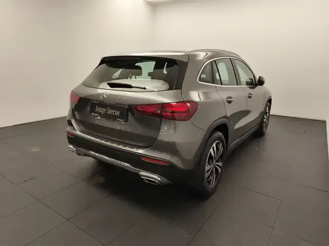 Mercedes-Benz GLA 220