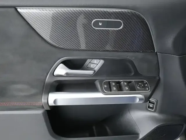 Mercedes-Benz GLB 220