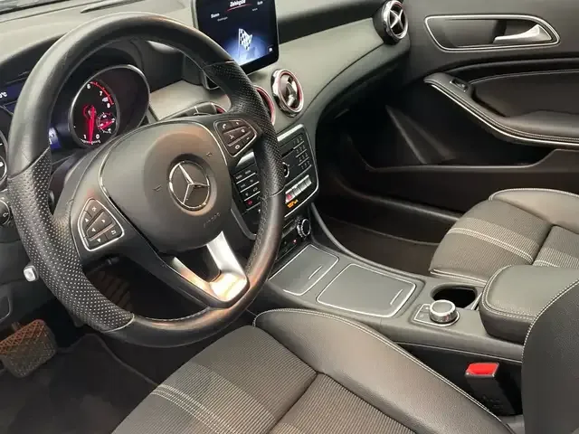 Mercedes-Benz GLA 250