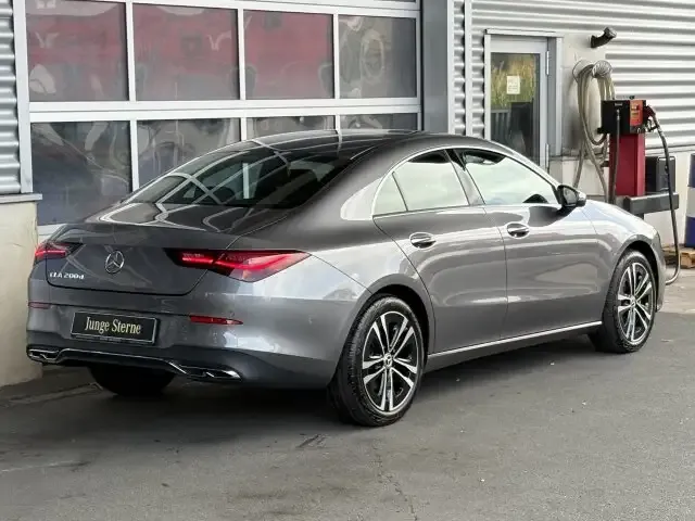 Mercedes-Benz CLA 200