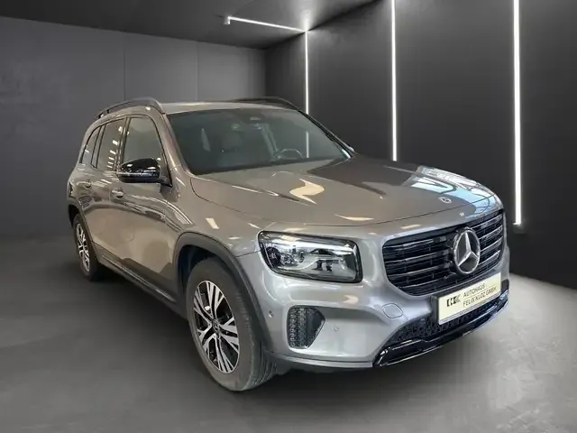Mercedes-Benz GLB 180