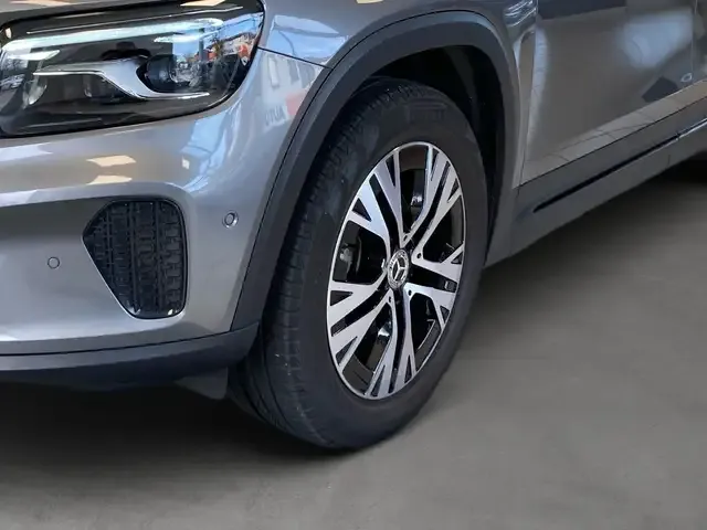 Mercedes-Benz GLB 180