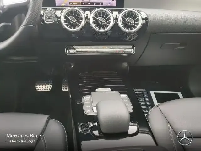 Mercedes-Benz A 220