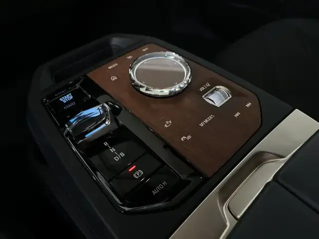 BMW iX