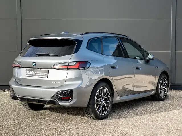 BMW 225