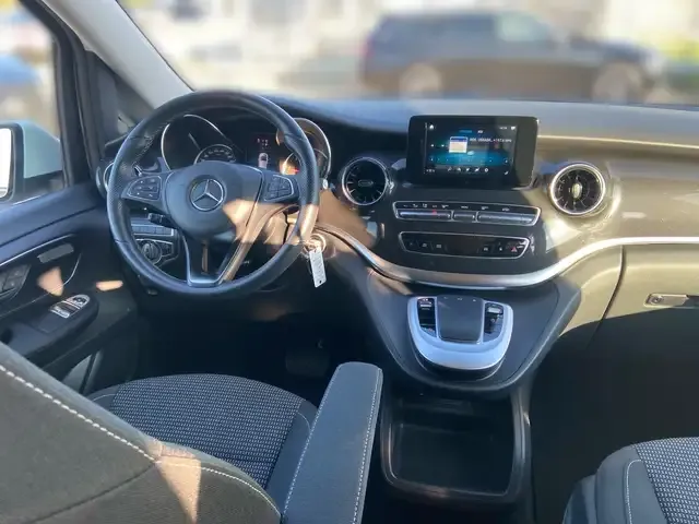 Mercedes-Benz V 220