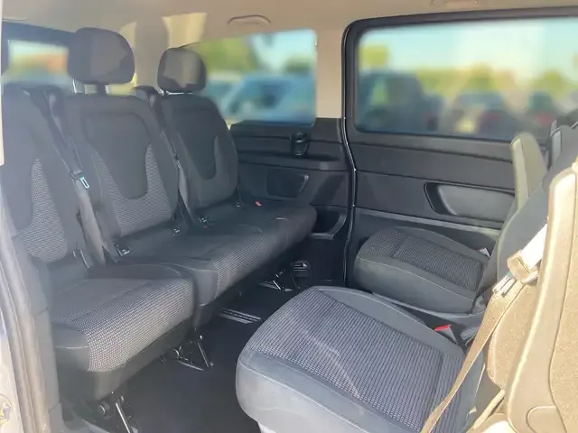 Mercedes-Benz V 220