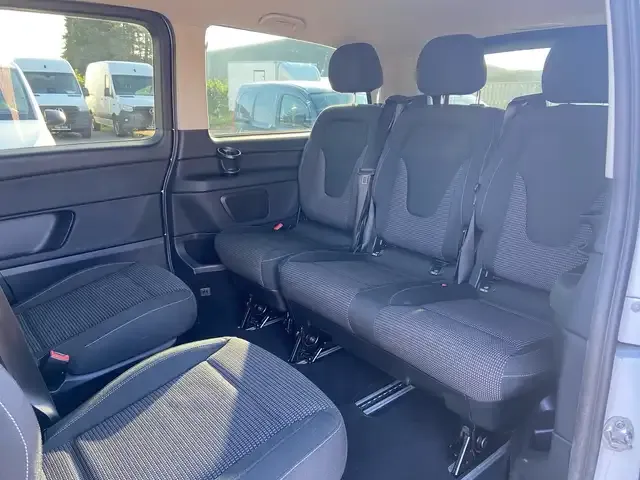 Mercedes-Benz V 220
