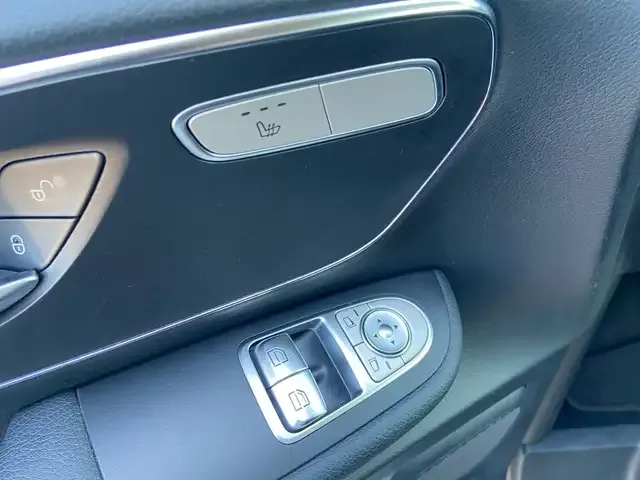 Mercedes-Benz V 220