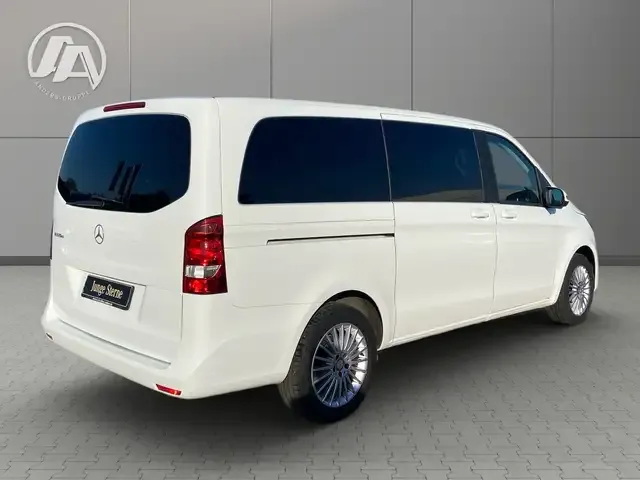 Mercedes-Benz V 220