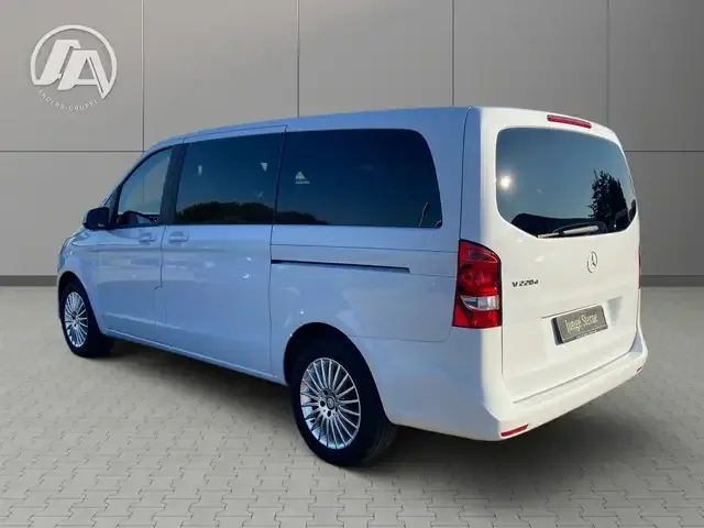Mercedes-Benz V 220