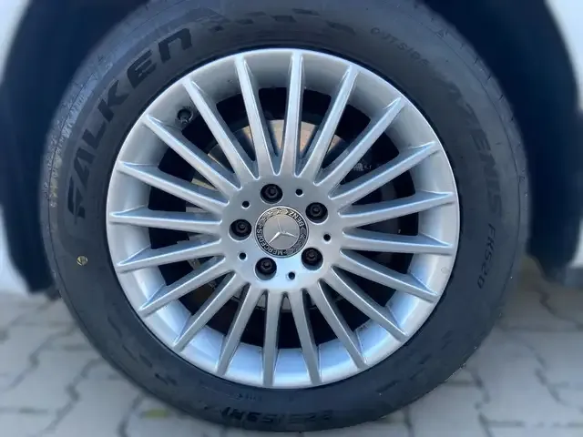 Mercedes-Benz V 220