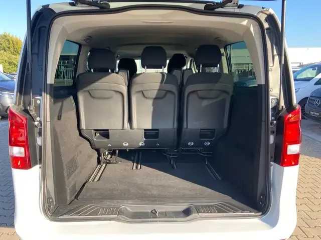 Mercedes-Benz V 220