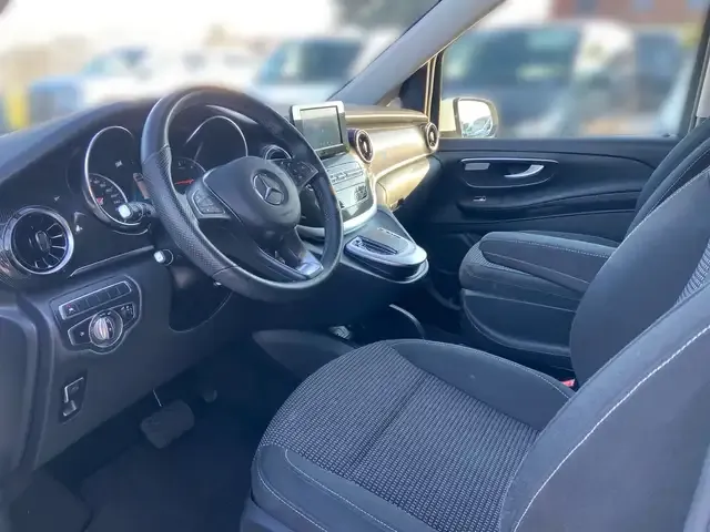 Mercedes-Benz V 220