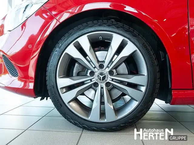 Mercedes-Benz CLA 180