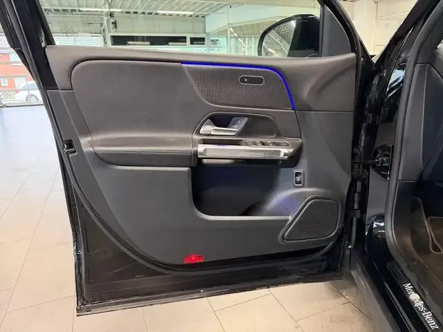 Mercedes-Benz GLB 200