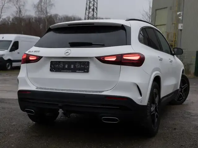 Mercedes-Benz GLA 200