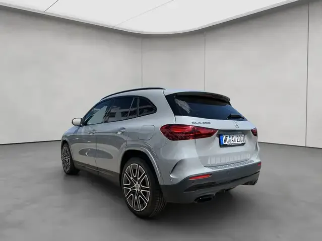 Mercedes-Benz GLA 200
