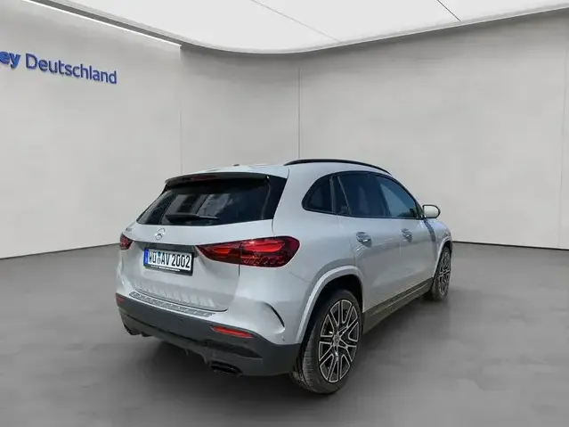 Mercedes-Benz GLA 200