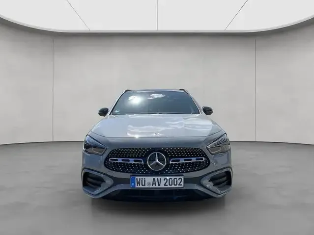 Mercedes-Benz GLA 200