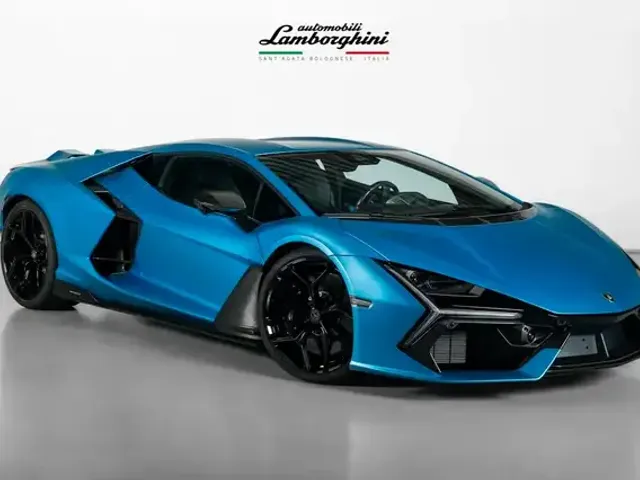 Lamborghini Revuelto